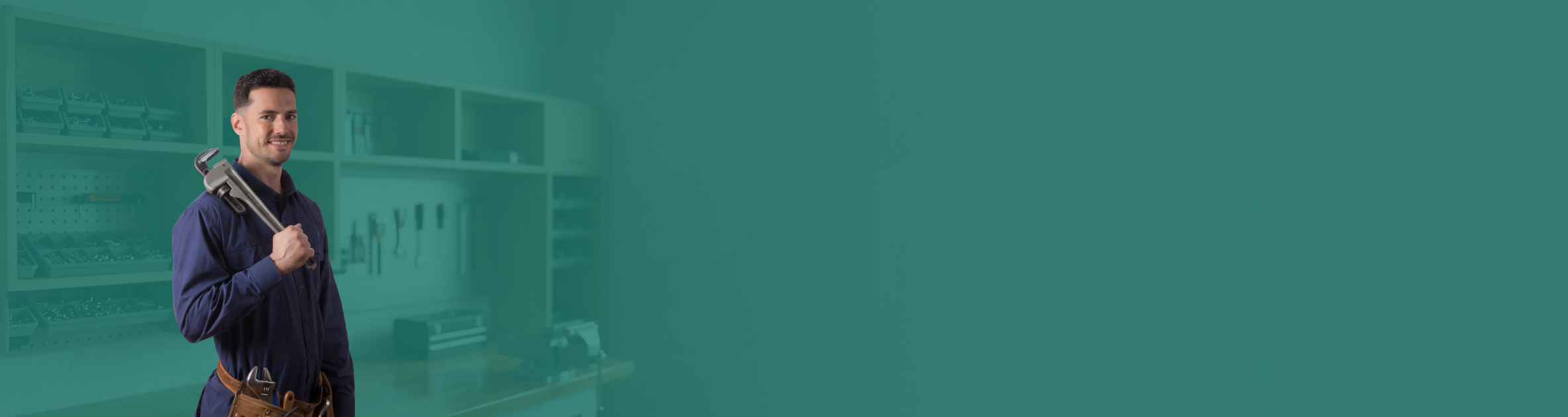 ganadero sobre fondo verde