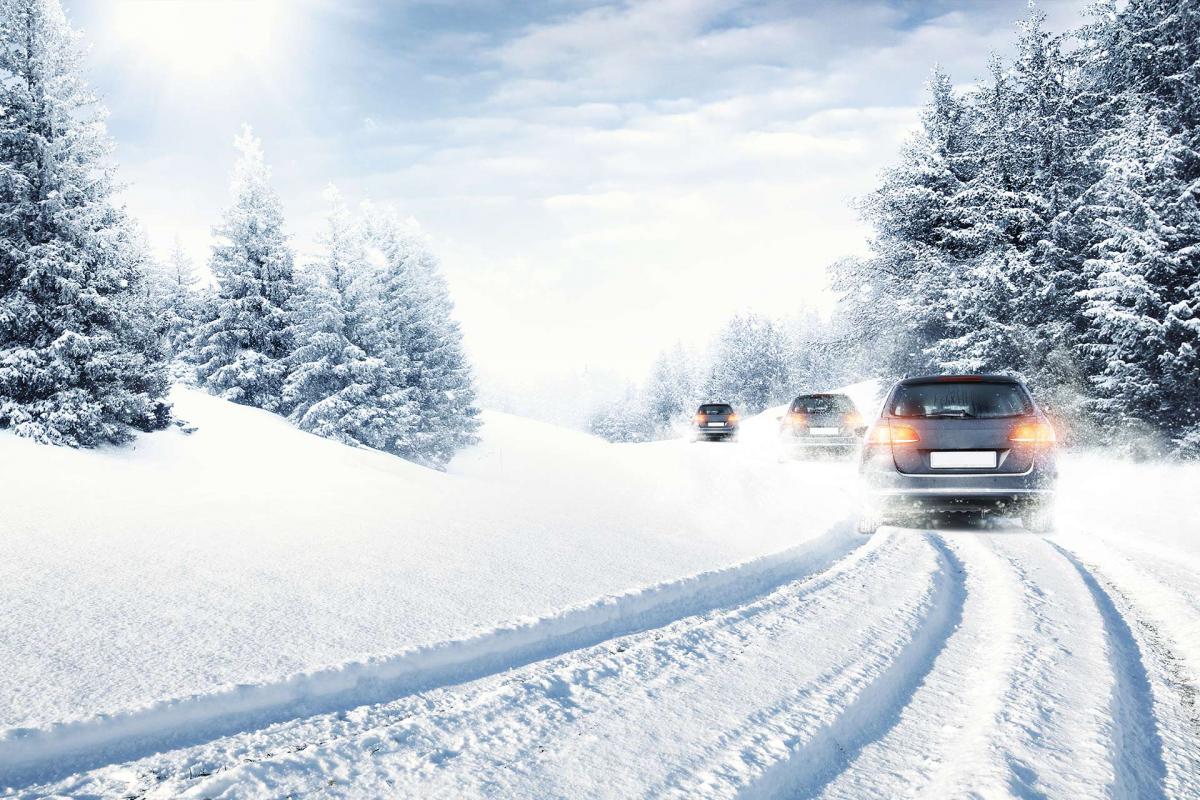 Voy a viajar a un pueblo de montaña ¿Cómo debo preparar mi coche?