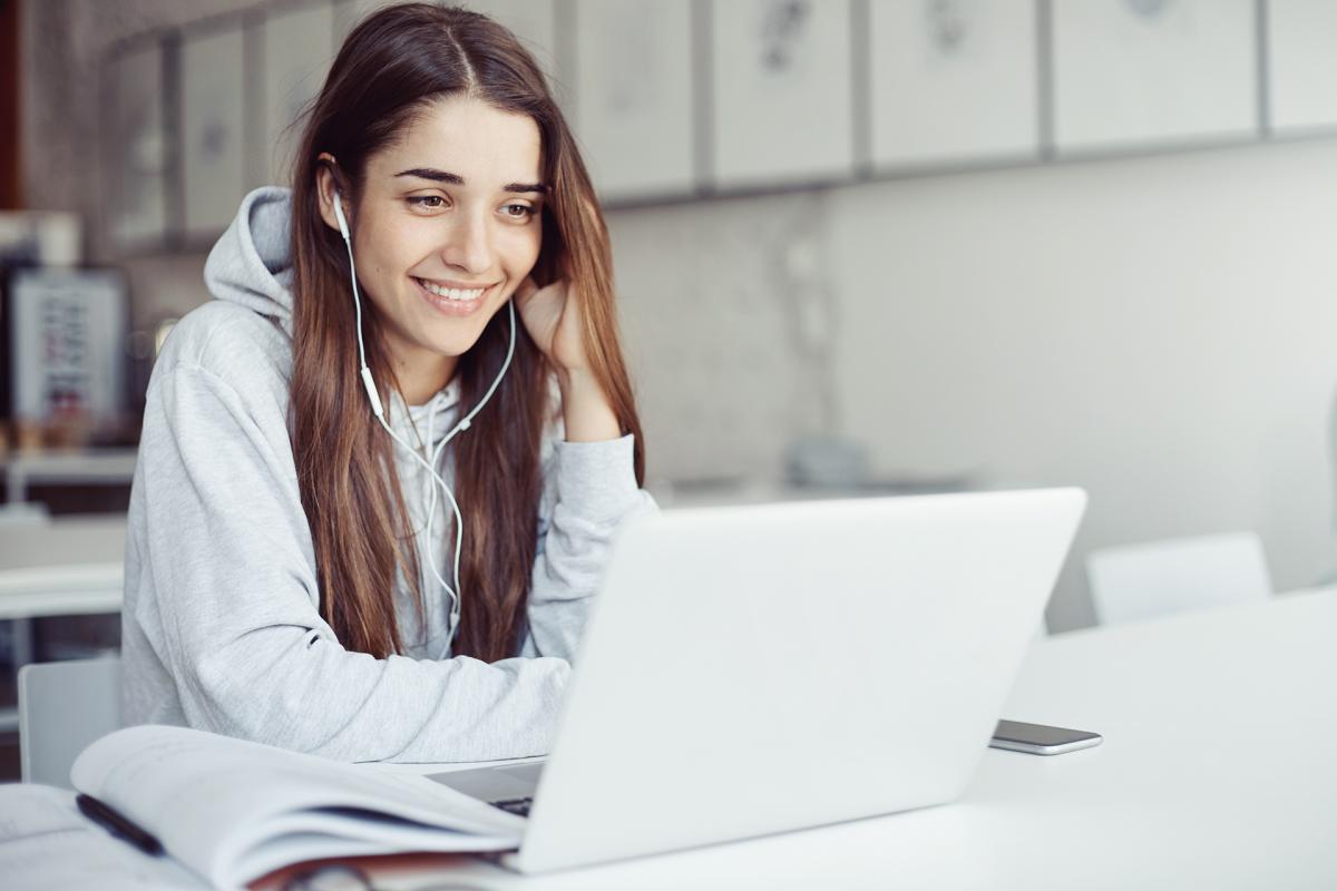 Ventajas de la formación online para especializarte dentro de tu sector