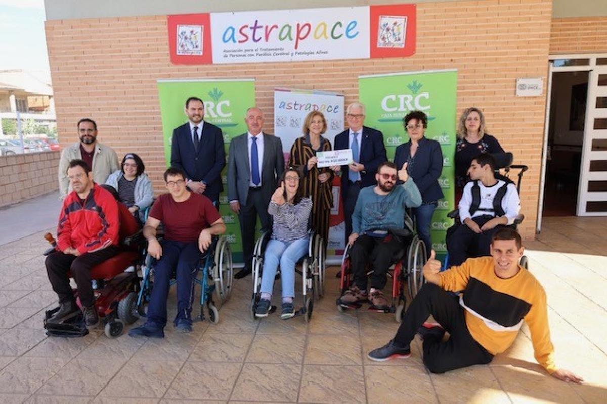 Caja Rural Central colabora con Astrapace para mejorar la accesibilidad en su Centro de Día