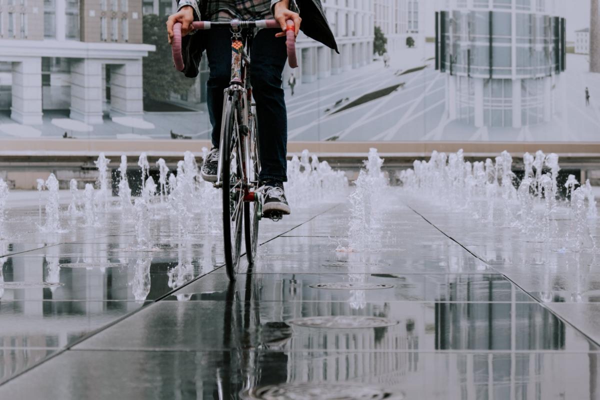 Si te desplazas a menudo, utiliza la bicicleta: gana en salud y en dinero
