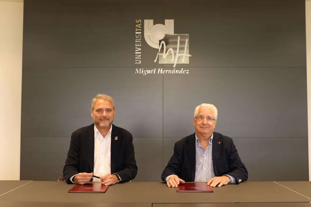 La UMH y Caja Rural Central colaboran para otorgar los premios a los Mejores Expedientes de Acceso