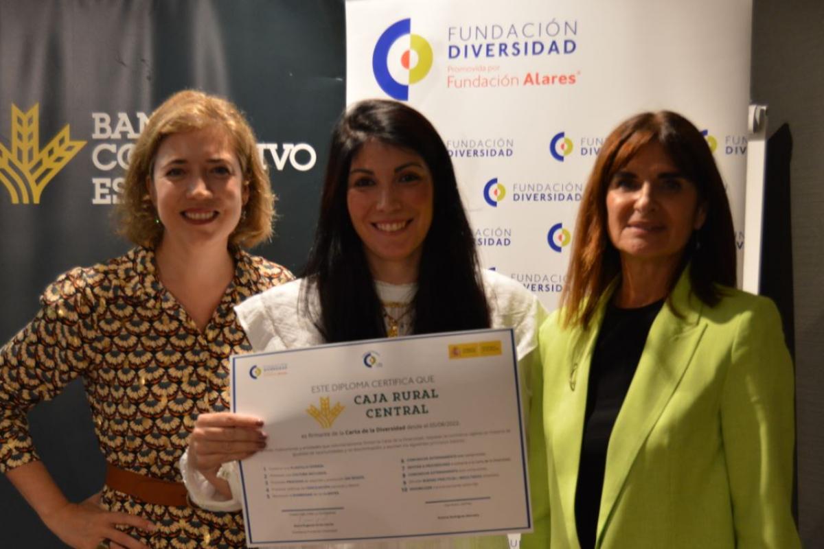 Caja Rural Central se compromete con la inclusión y firma la Carta de la Diversidad
