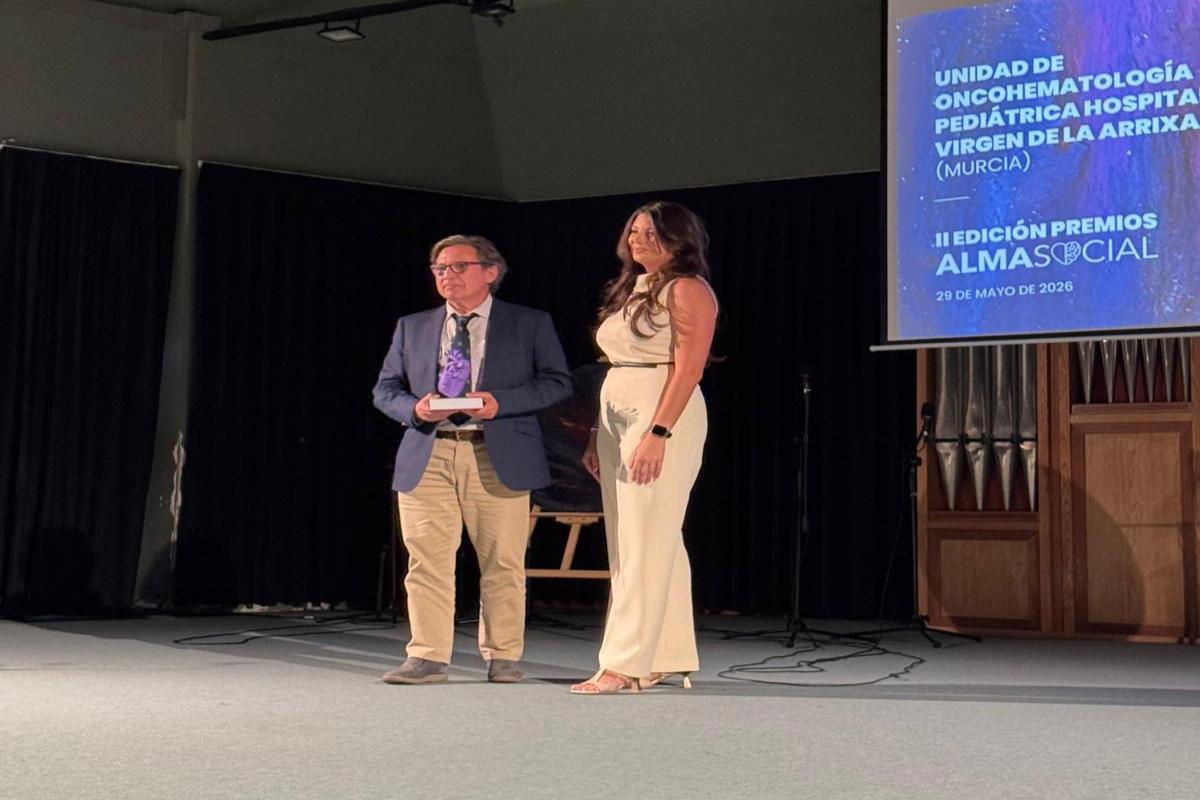 Entrega premio Servicio Oncológico Pediátrico Virgen de la Arrixaca