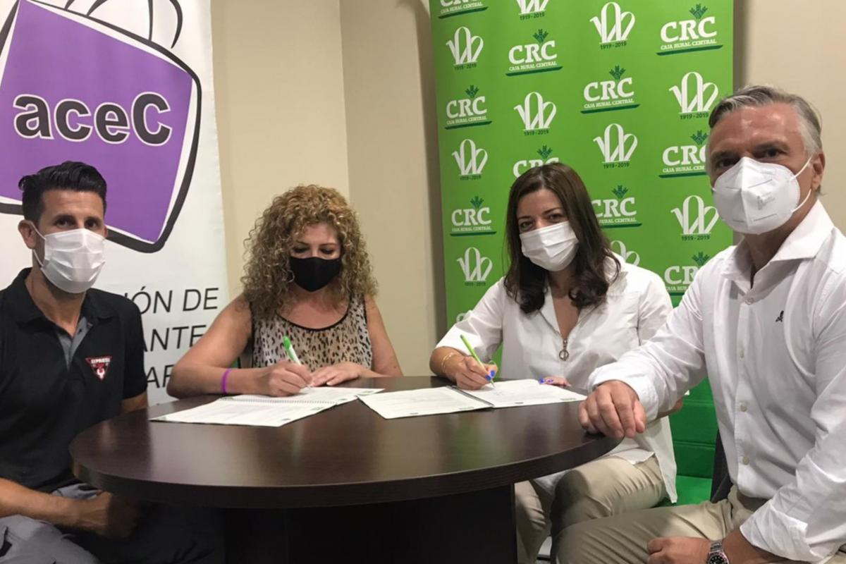 Caja Rural Central firma un convenio de colaboración con la Asociación de Comerciantes y Empresarios de Crevillent