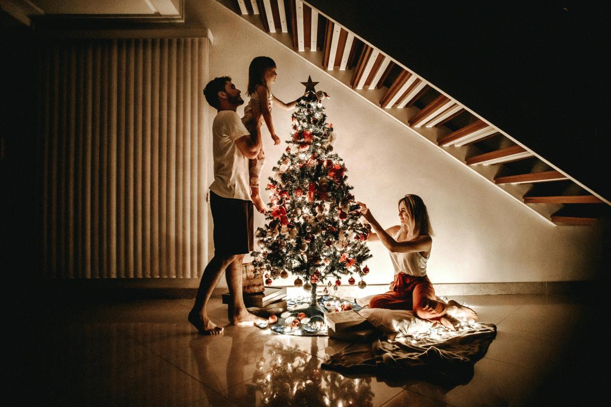 ¿Por qué ponemos un árbol en casa por Navidad? ¿Por qué ponemos un árbol en casa por Navidad?
