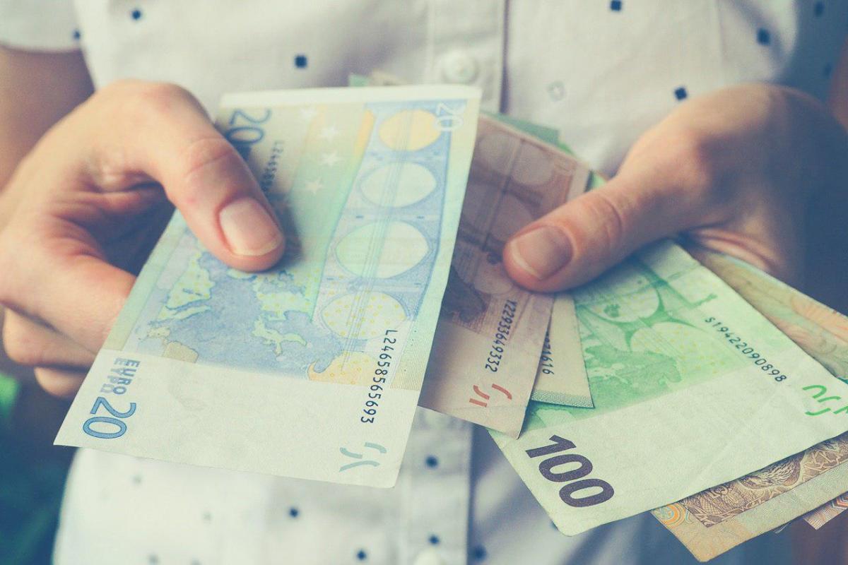 Los nuevos billetes de euro, ¿cómo son y por qué se cambian? Los nuevos billetes de euro, ¿cómo son y por qué se cambian?